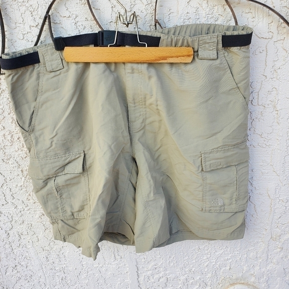 The North Face Belted Cargo Sz. XXL Shorts - Picture 1 of 11